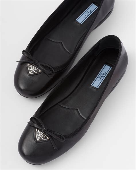 ballerine prada con fiocco|Ballerine in vernice in Nero .